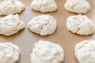Meringue with nuts: recipe, dessert options, ingredients and cooking tips