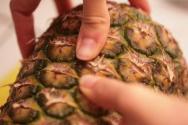 How to choose a ripe and sweet pineapple for the table