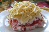 Salate cu bastoane de crab